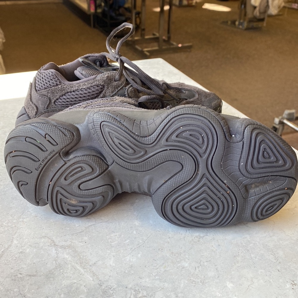 YEEZY Sneakers - Picture 5 of 7